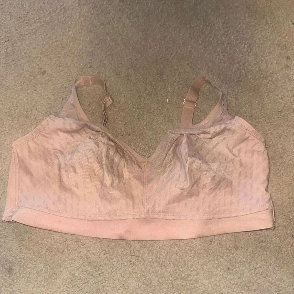 Wacoal retro chic full figure satiny 38DD nude wireless sexy bra